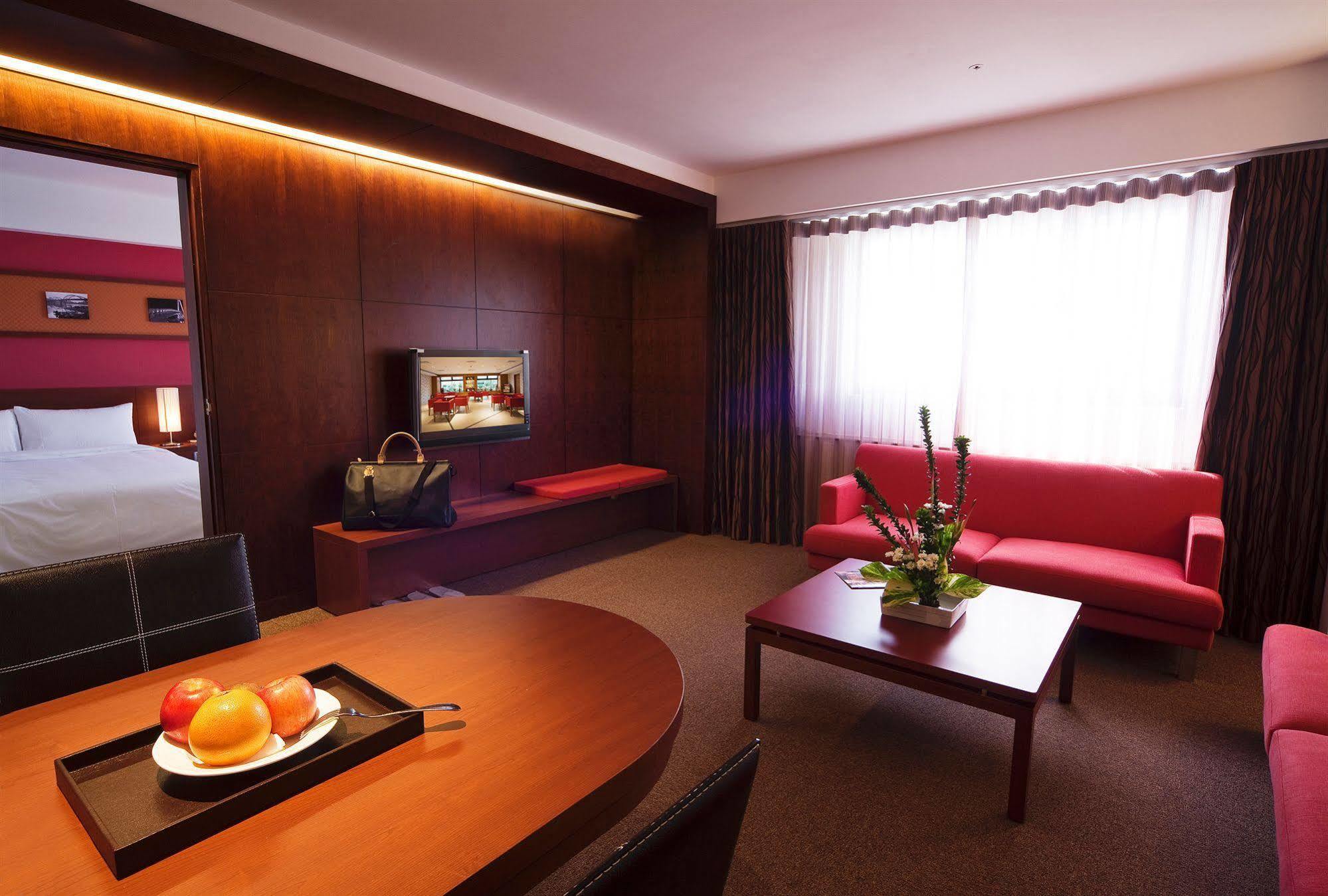Asia Pacific Hotel Тамсуи Экстерьер фото