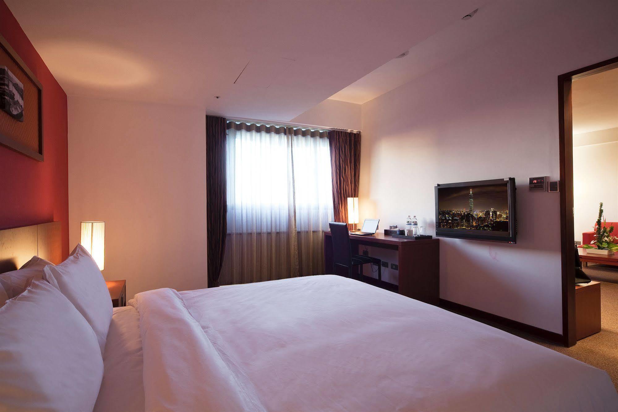 Asia Pacific Hotel Тамсуи Экстерьер фото